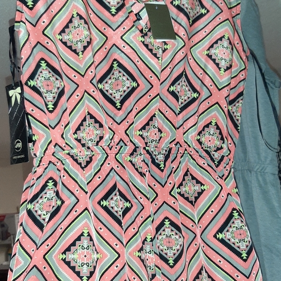 Patterned Jumpsuit - Picture 4 of 8